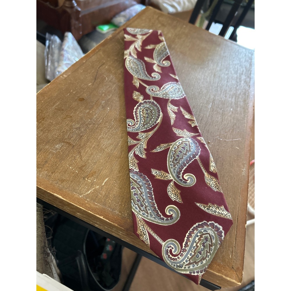 Oscar de la Renta Couture Collection Burgundy Paisley Silk Tie Mens Necktie